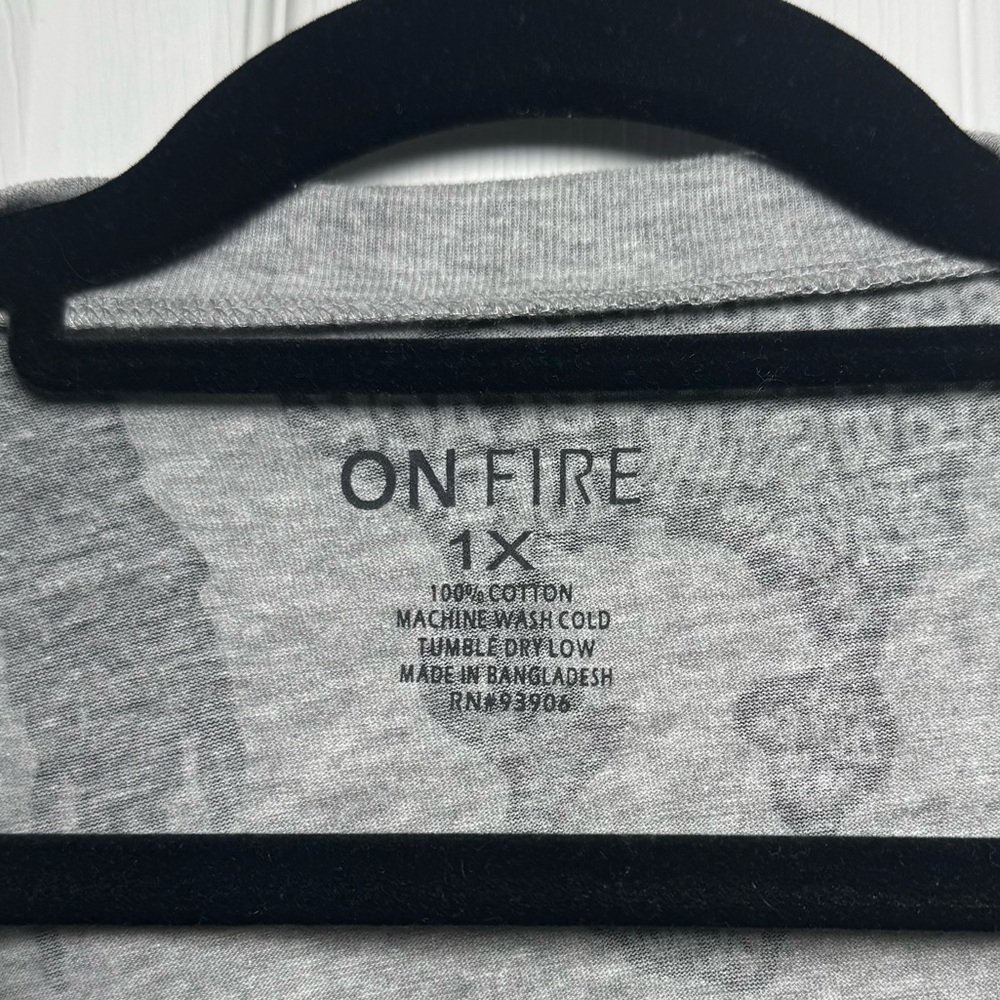 Black Women Are Magical Graphic Tee Long Sleeve Gray 1X Statement - Picture 4 of 4